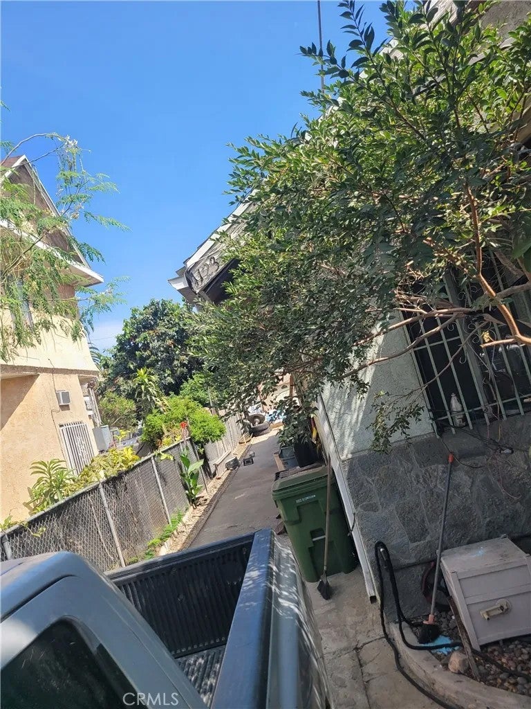 1123 E 57th