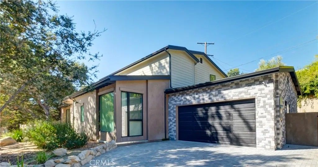 Photo of 1849 Los Encinos Avenue, Glendale, CA 91208 (MLS # GD26080077)