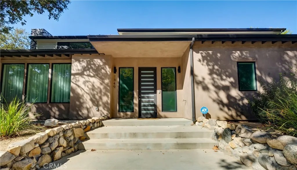 1849 Los Encinos Avenue