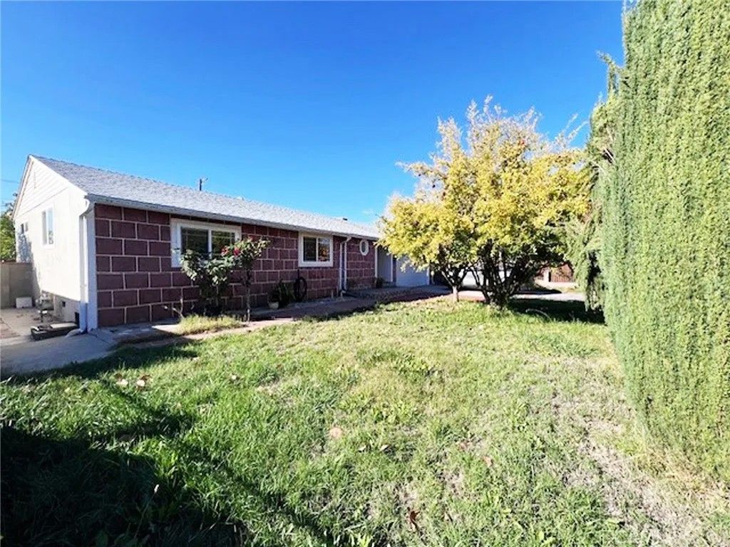 Photo of 8831 Murietta, Panorama City, CA 91402 (MLS # SR25267561)