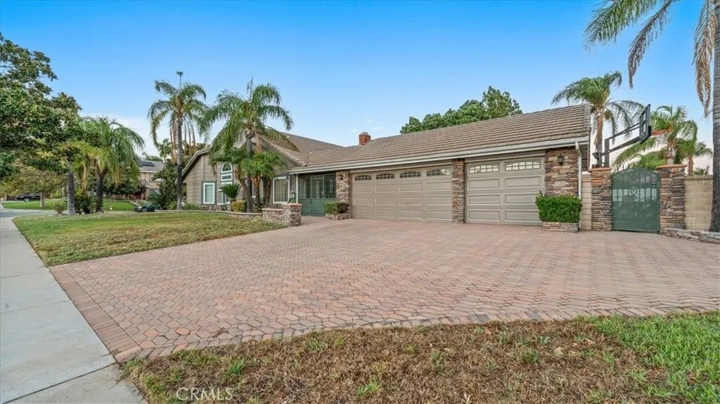Photo of 13511 Greenstone DR, Rancho Cucamonga, CA 91739 (MLS # CV26202553)