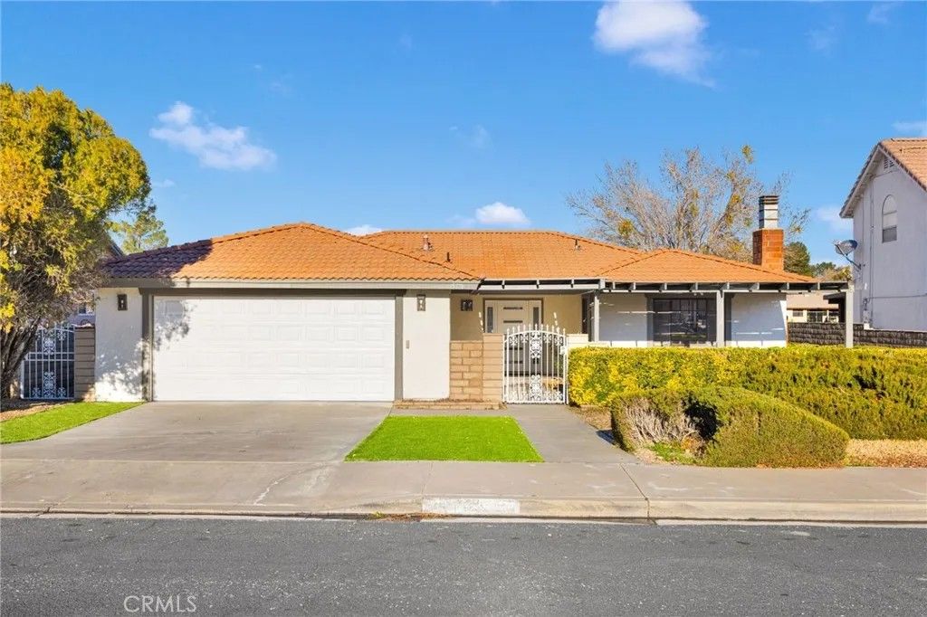 Photo of 15776 Candlewood Dr, Victorville, CA 92395 (MLS # IV26015323)