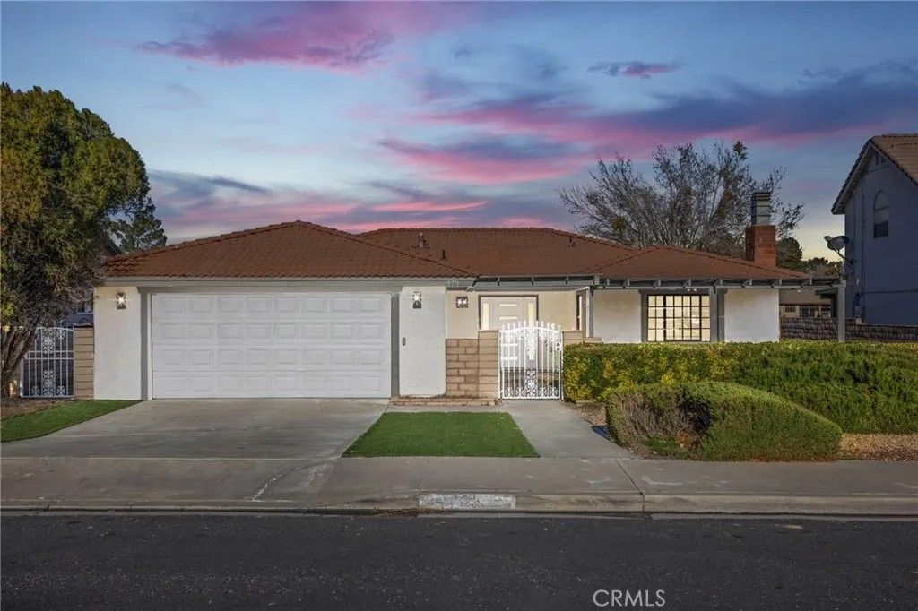 Photo of 15776 Candlewood Dr, Victorville, CA 92395 (MLS # IV26015323)