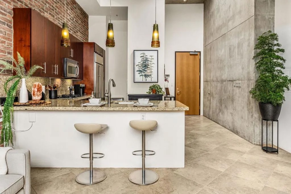 1050 Island Avenue 711