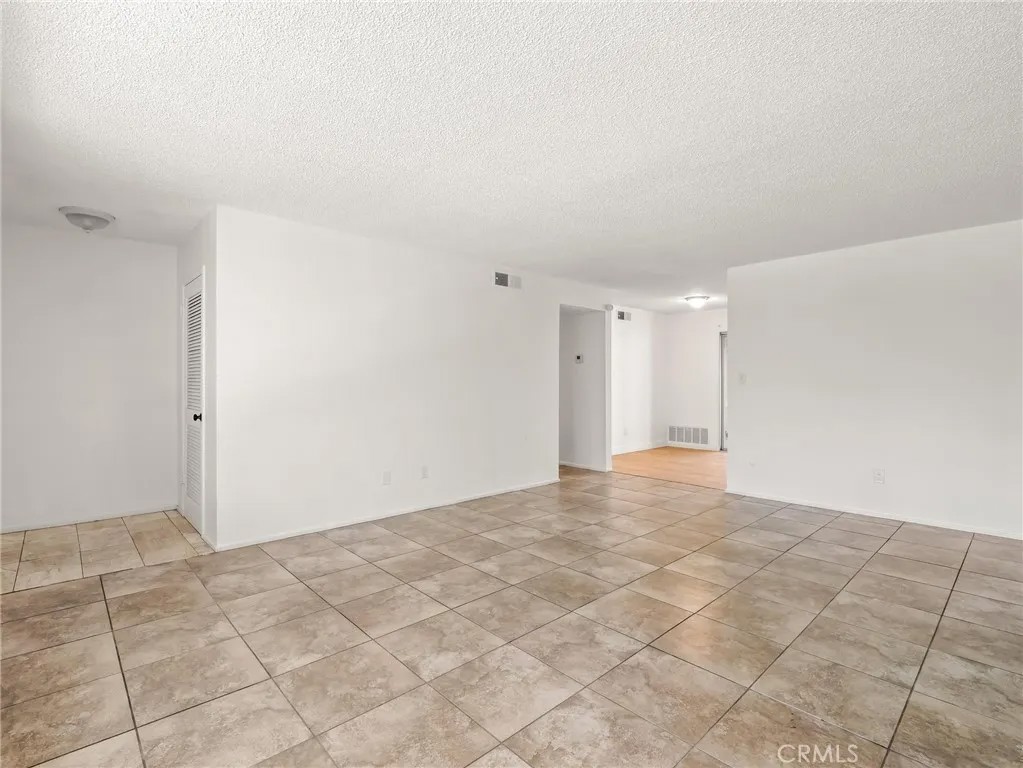 3725 N Fruit