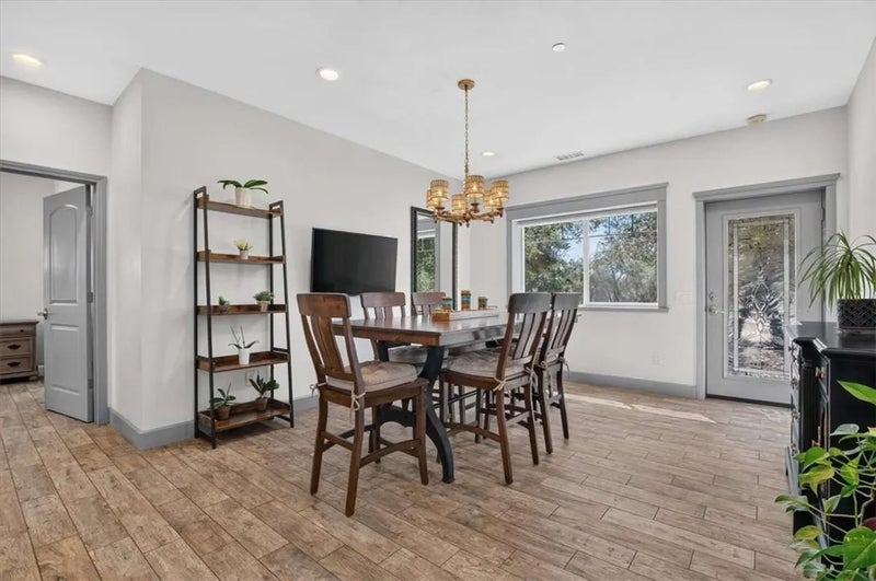 1116 Rolling Oaks Drive