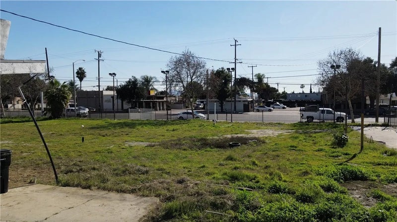 1137 E Mission