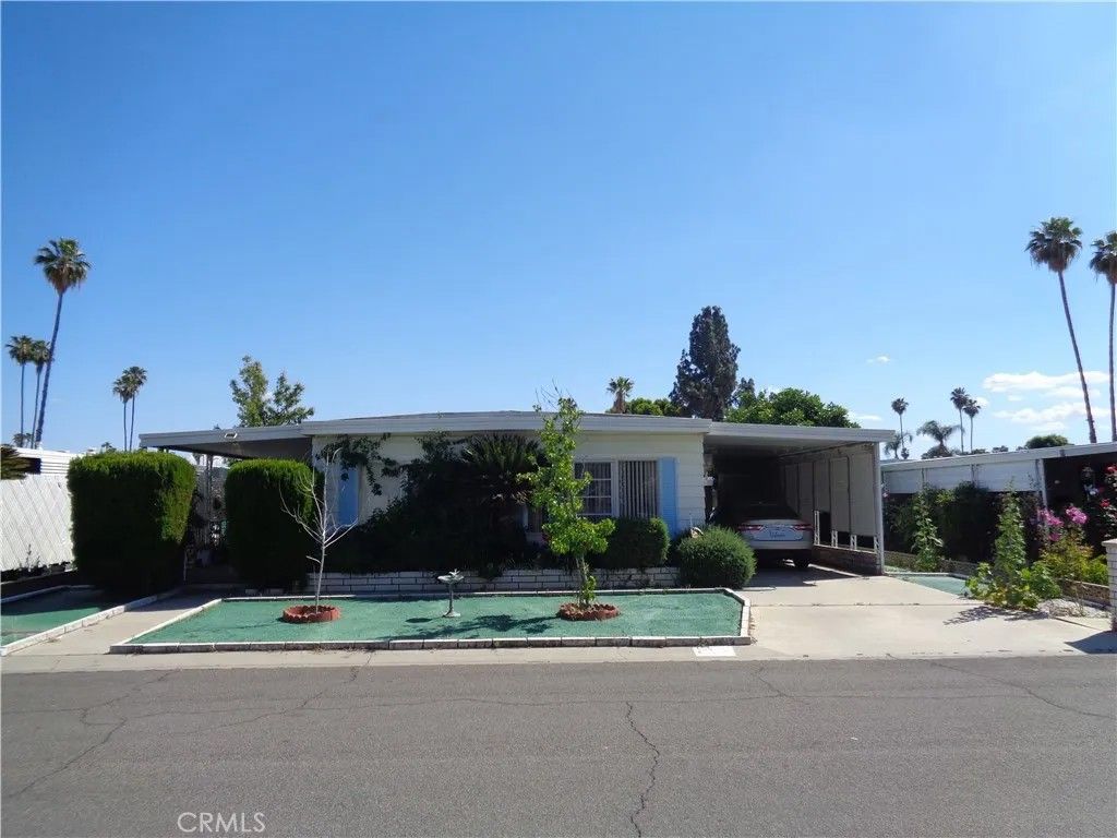 Photo of 291 San Mateo Cir, Hemet, CA 92543 (MLS # DW26082580)