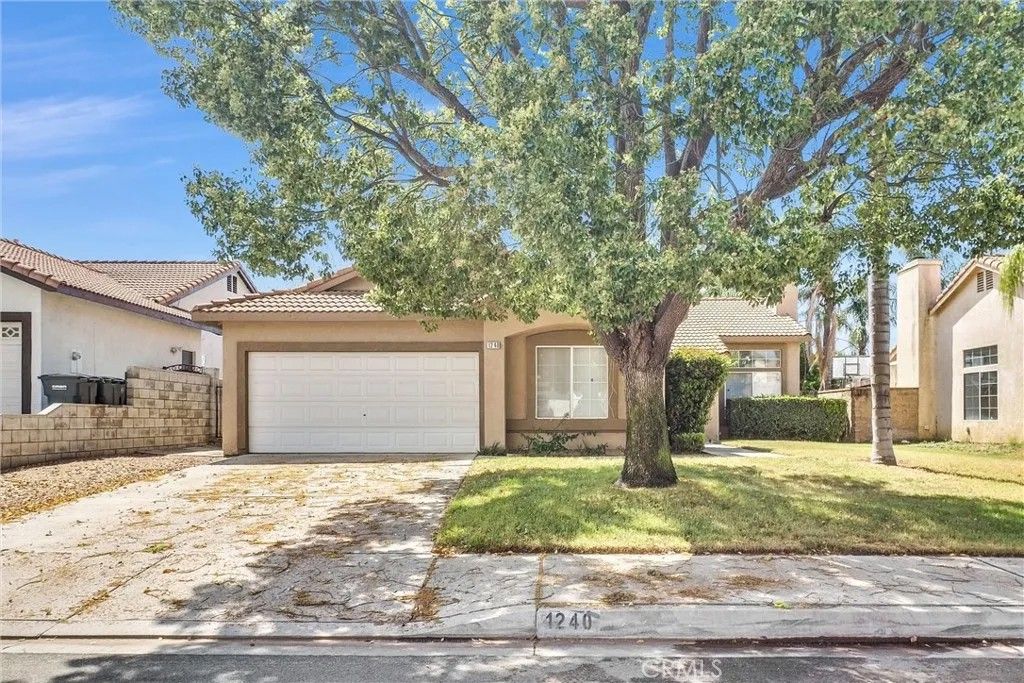 Photo of 1240 Visconti Drive, Colton, CA 92324 (MLS # CV26069540)