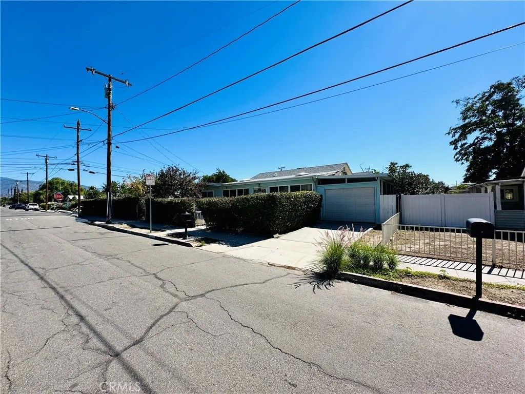 Photo of 264 E 2nd St, San Jacinto, CA 92583 (MLS # SW25242536)