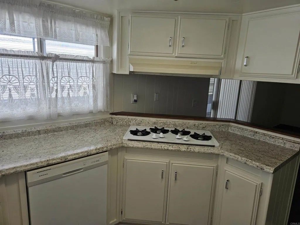 Photo of 1010 E Bobier Dr #174, Vista, CA 92084 (MLS # NDP2600096)