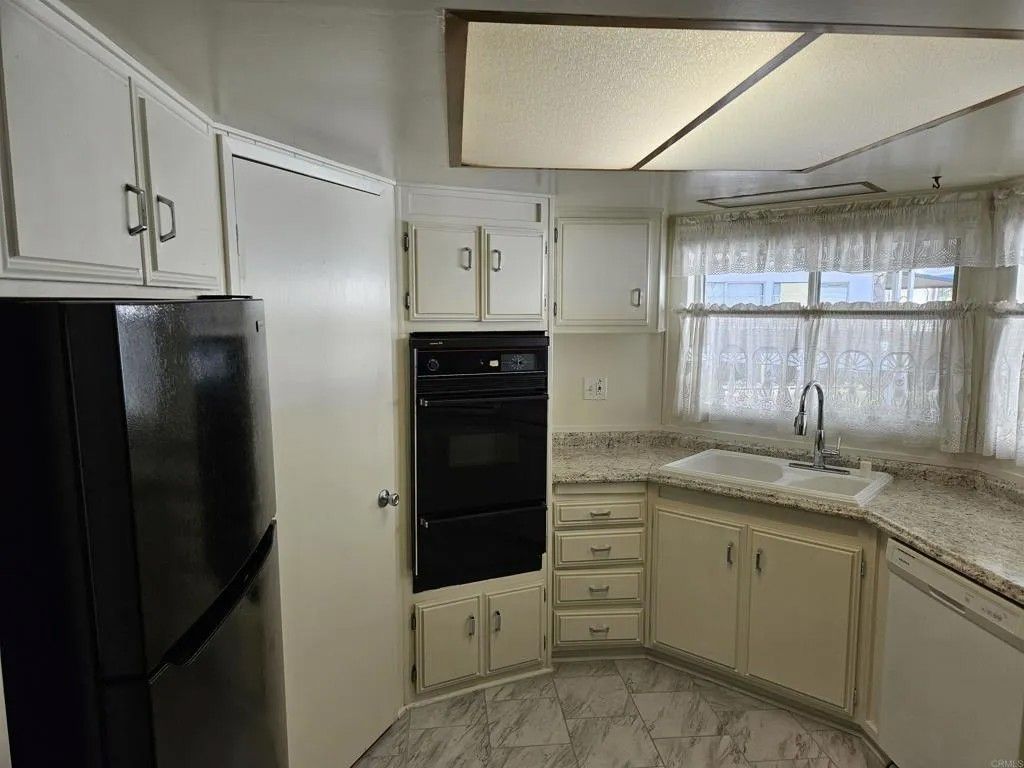 Photo of 1010 E Bobier Dr #174, Vista, CA 92084 (MLS # NDP2600096)