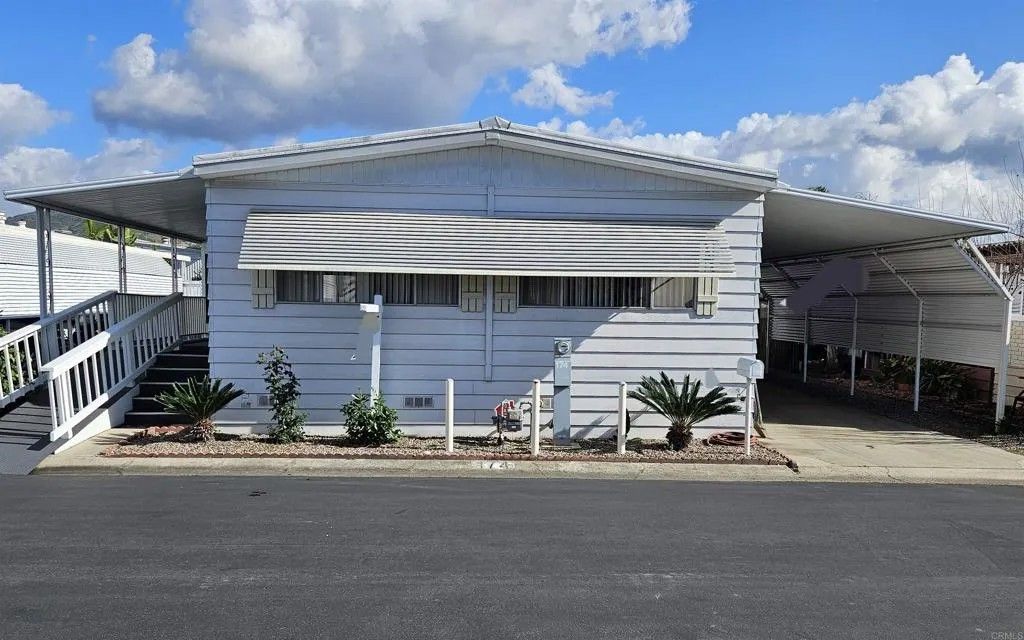 Photo of 1010 E Bobier Dr #174, Vista, CA 92084 (MLS # NDP2600096)