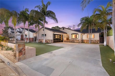 Photo of 450 Cabrillo St, Costa Mesa, CA 92627 (MLS # NP26052394)