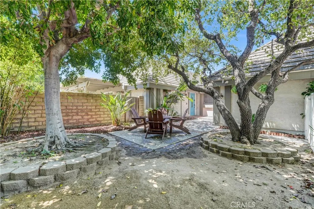8329 Capistrano