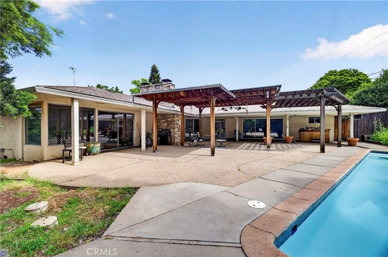 1609 plumas way
