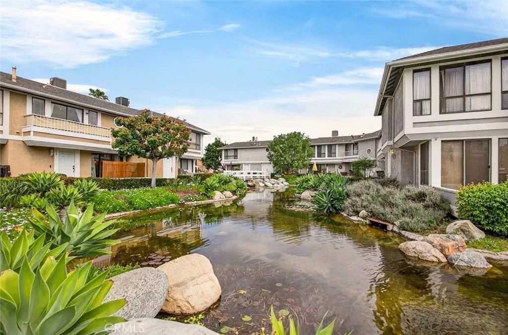 Photo of 102 S Seneca Cir #CI2, Anaheim, CA 92805 (MLS # PW26046053)