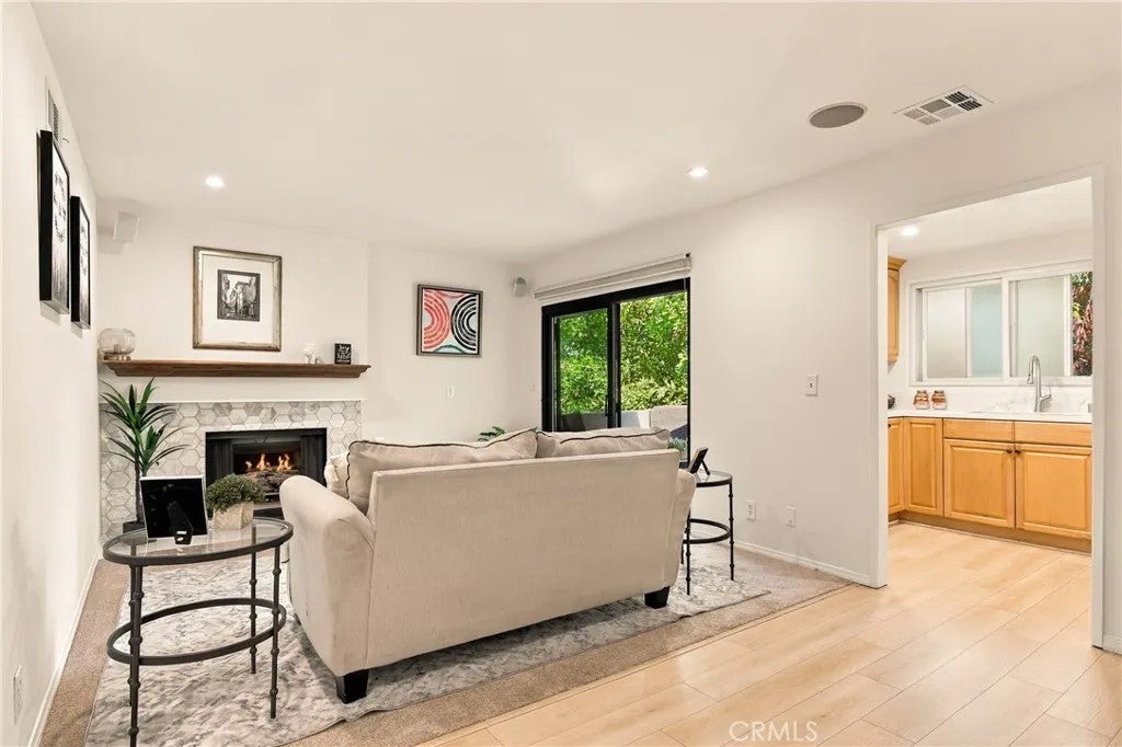 6716 Clybourn