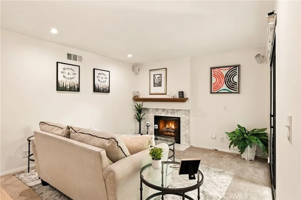 6716 Clybourn
