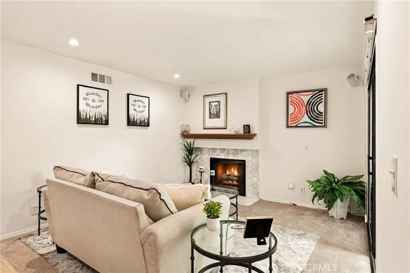 6716 Clybourn 238