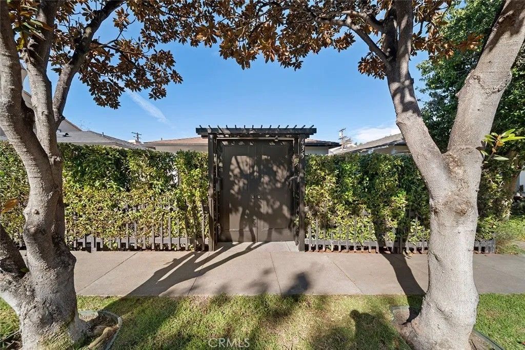 Photo of 435 Dahlia Avenue, Corona Del Mar, CA 92625 (MLS # NP26015797)