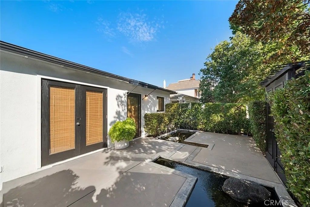 Photo of 435 Dahlia Avenue, Corona Del Mar, CA 92625 (MLS # NP26015797)