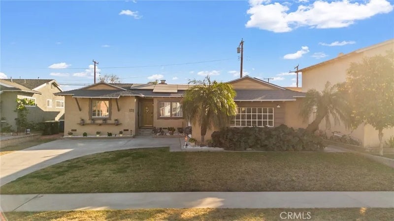 1136 W Edna Place