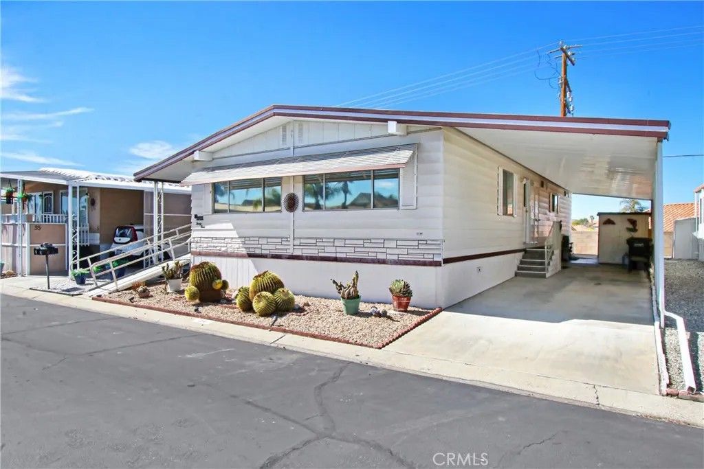 Photo of 575 S Lyon Ave #34, Hemet, CA 92543 (MLS # SW26040301)