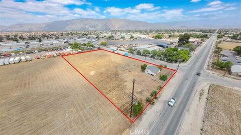Photo of 1011 W 7th St, San Jacinto, CA 92582 (MLS # CV26060497)