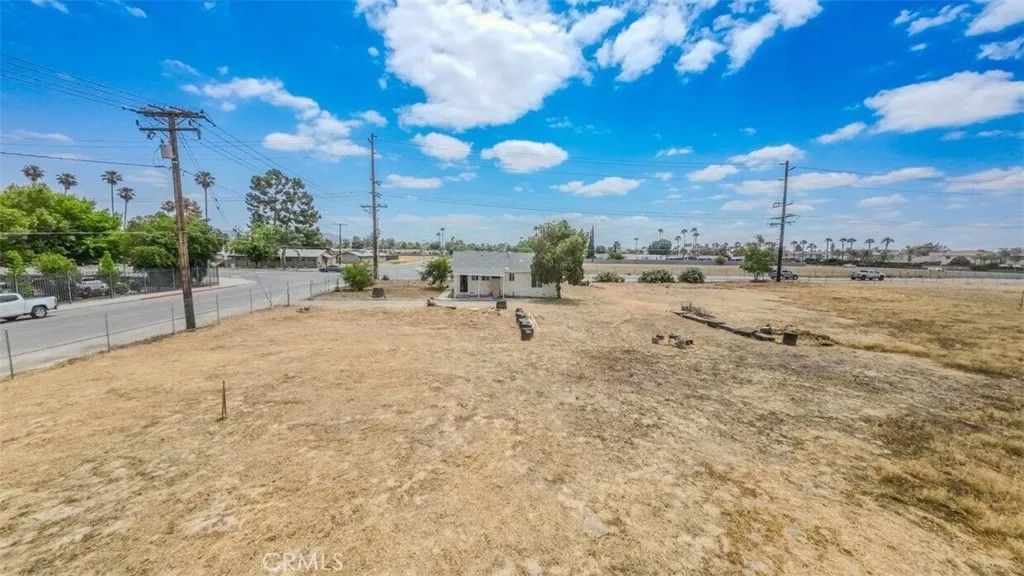Photo of 1011 W 7th St, San Jacinto, CA 92582 (MLS # CV26060497)