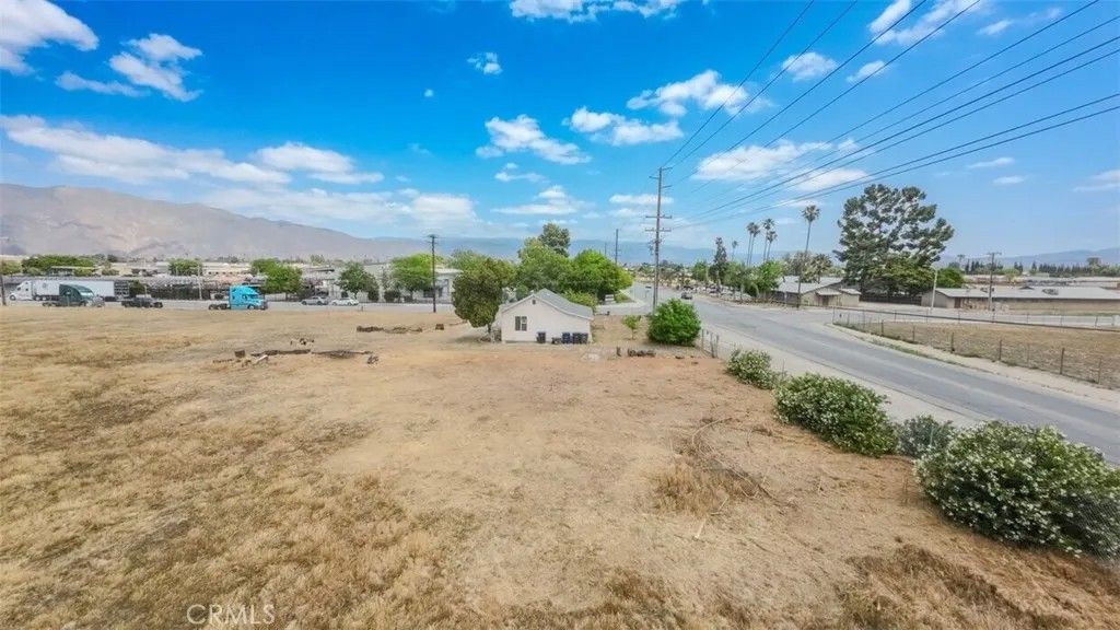 Photo of 1011 W 7th St, San Jacinto, CA 92582 (MLS # CV26060497)