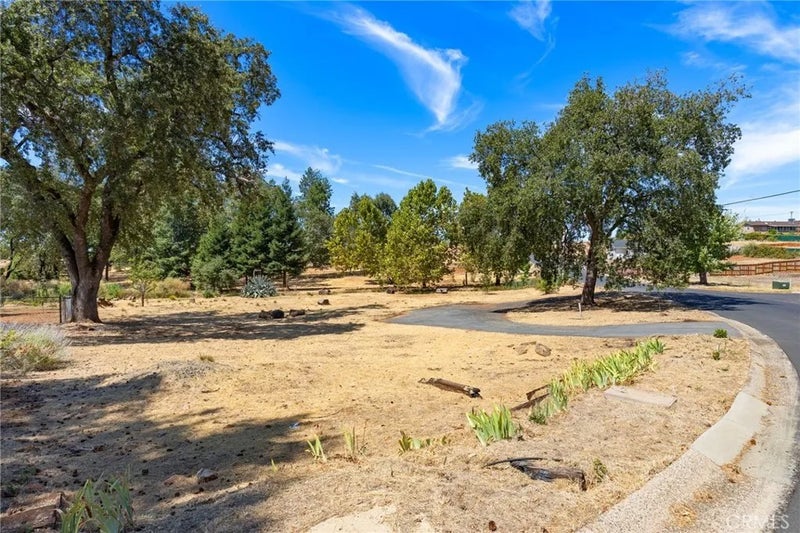 5957 Crestmoor