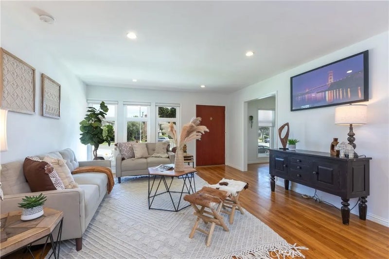 1014 E Carson