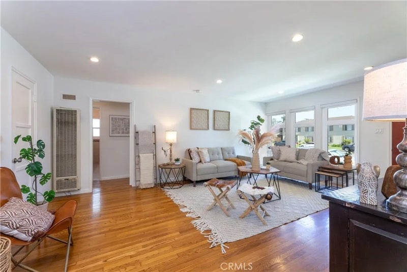1014 E Carson