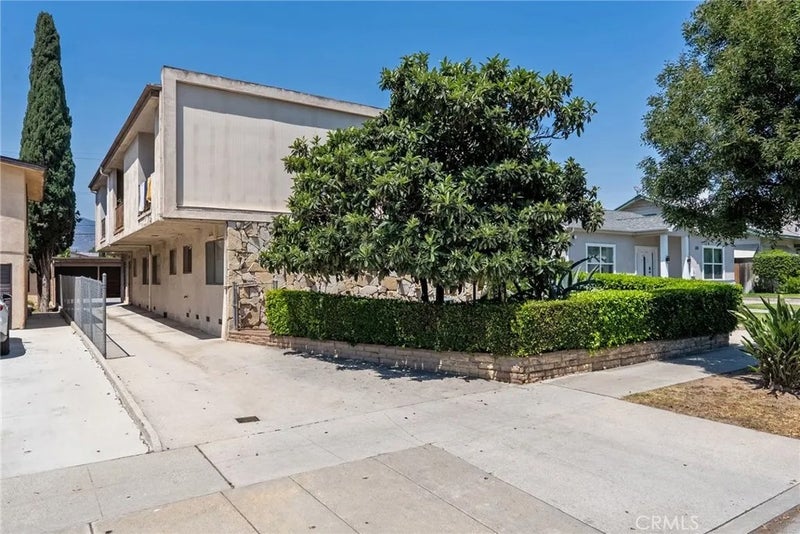 337 W Acacia Avenue