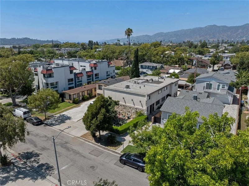337 W Acacia Avenue