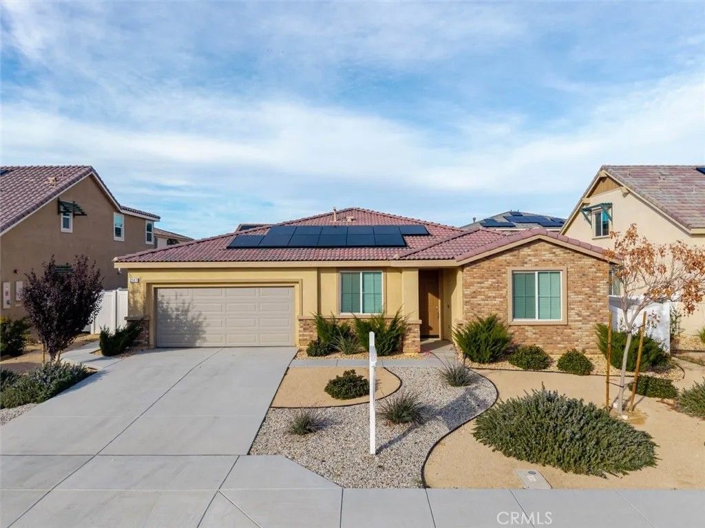 Photo of 2107 Helconia Court, Palmdale, CA 93551 (MLS # GD25271045)