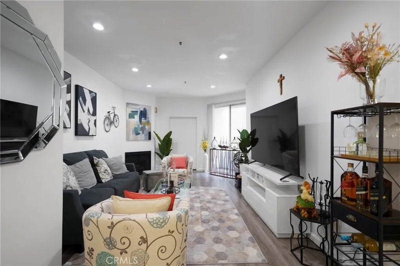 500 S Berendo Street 102