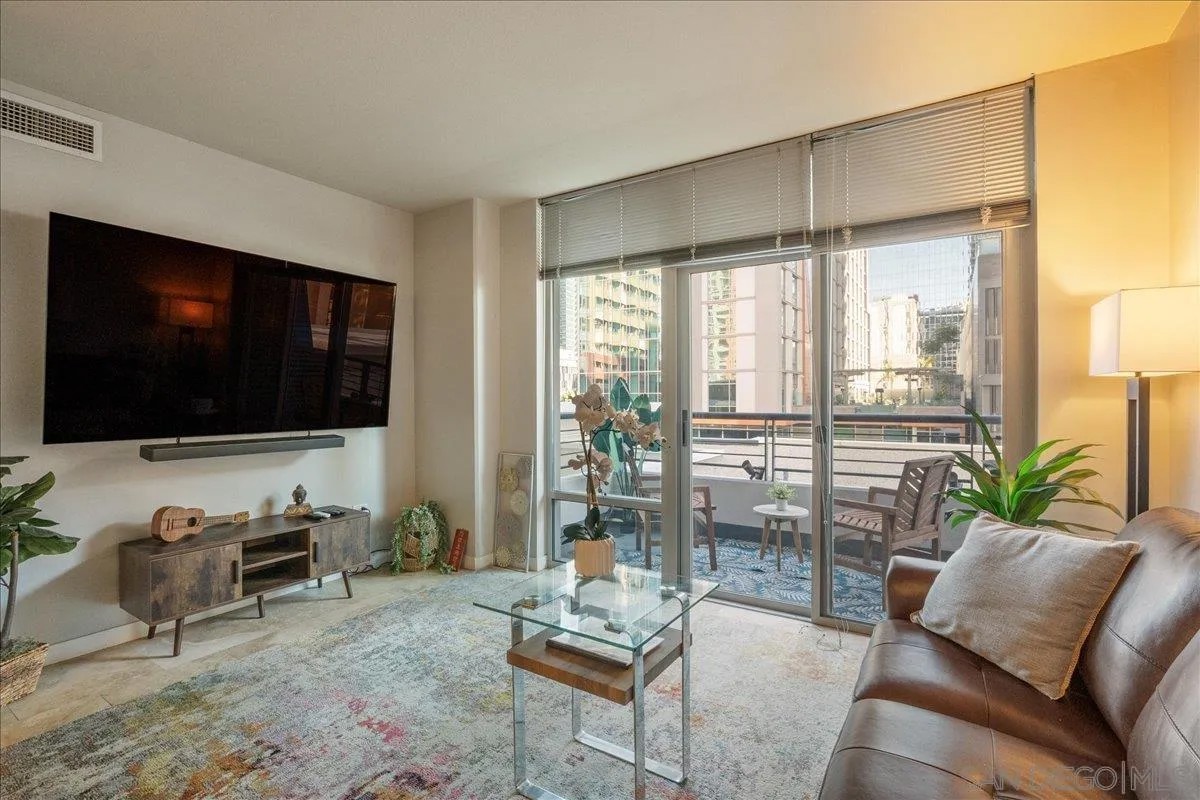 425 W Beech St 503