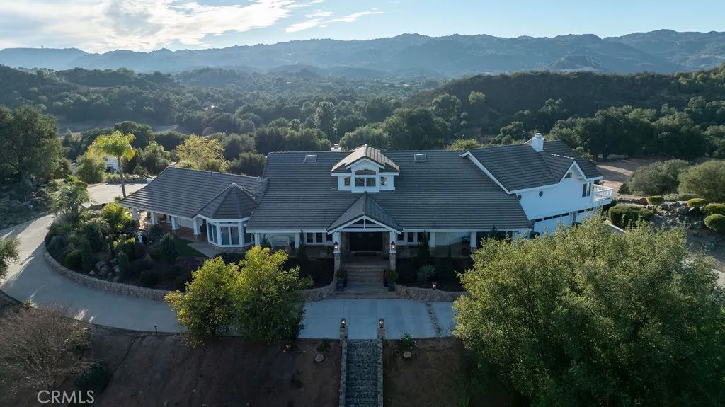 40075 Avenida La Cresta
