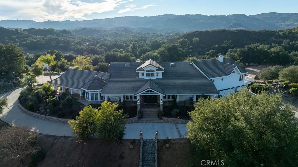 40075 Avenida La Cresta