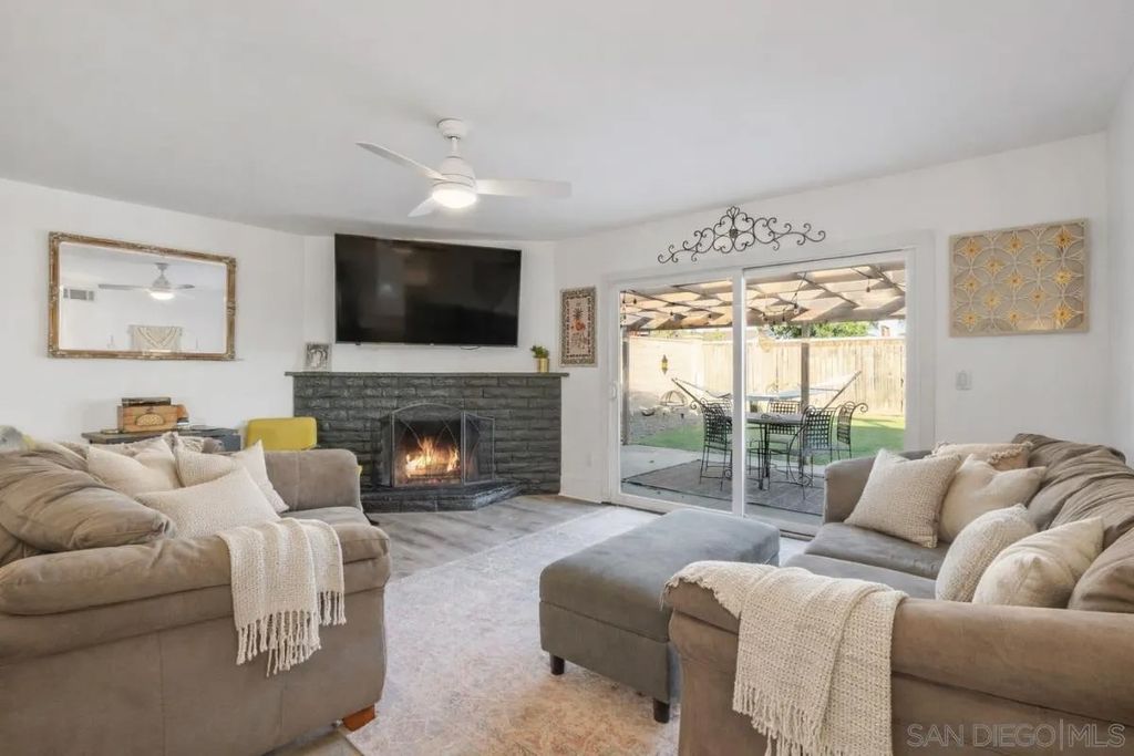 Photo of 436 W Redondo Way, Oceanside, CA 92057 (MLS # 260003488)