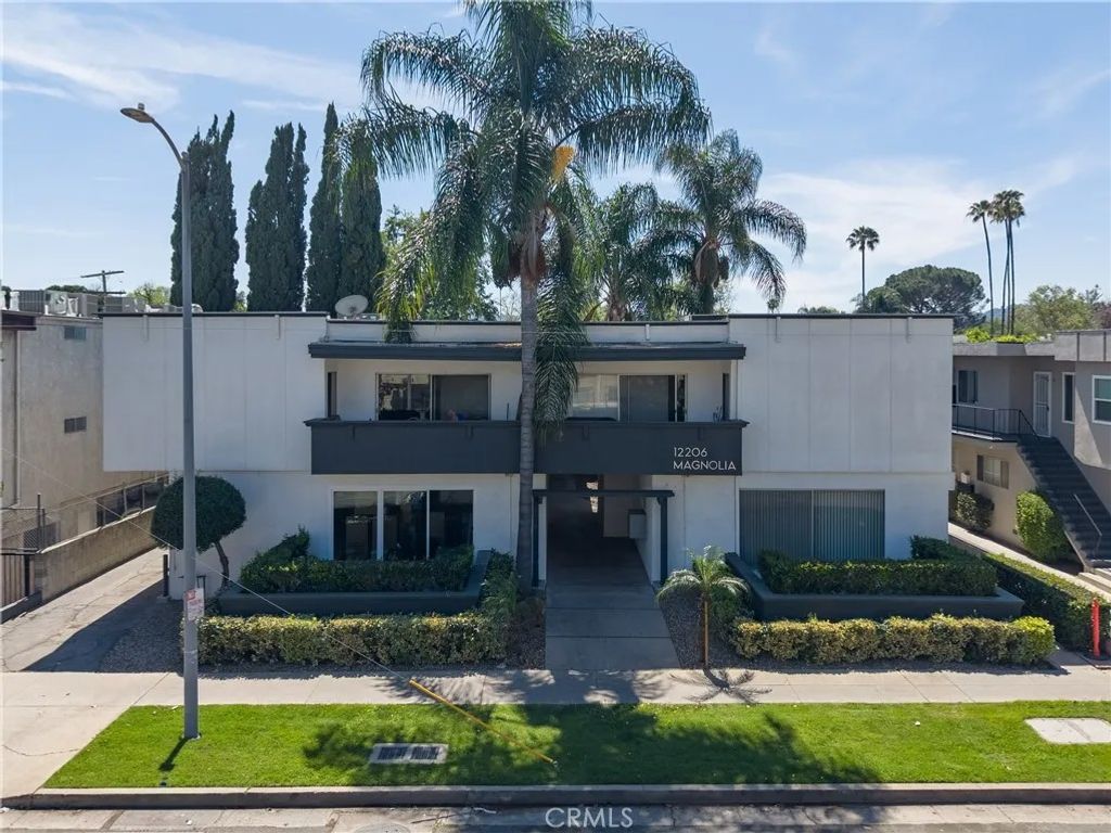 Photo of 12206 Magnolia Boulevard, Valley Village, CA 91607 (MLS # GD26066601)