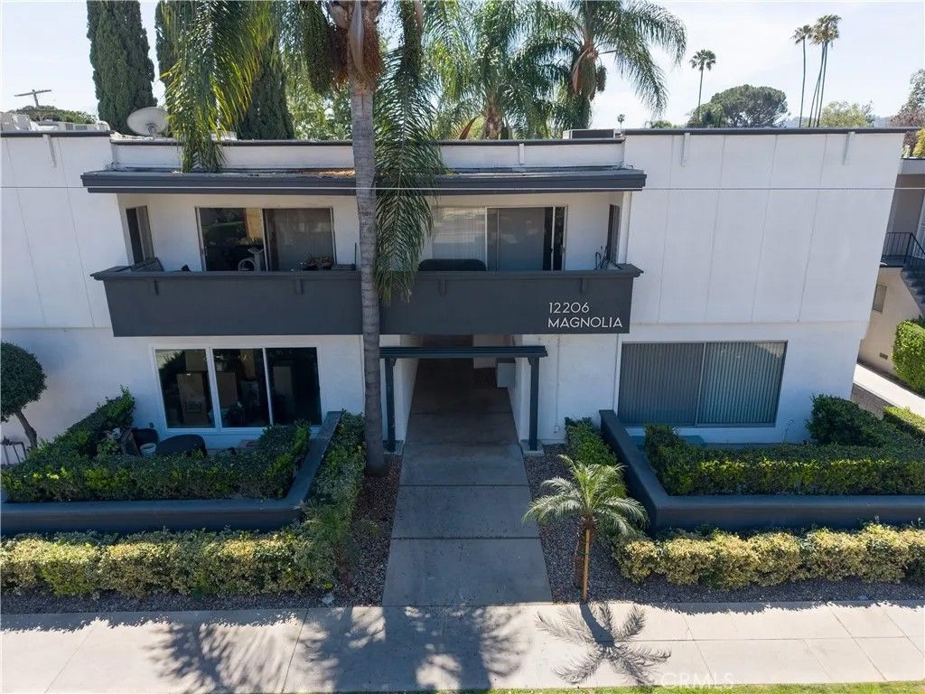 Photo of 12206 Magnolia Boulevard, Valley Village, CA 91607 (MLS # GD26066601)