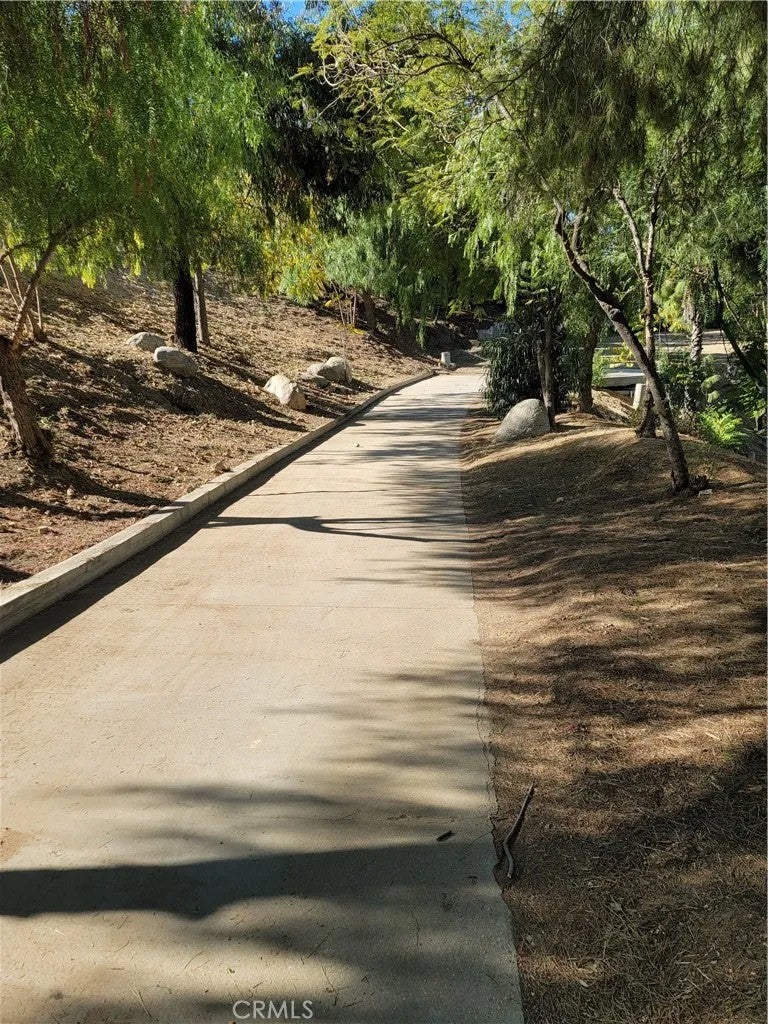 10198 La Canada