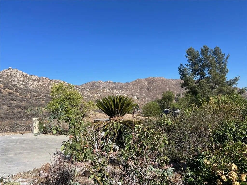 Photo of 2005 Mt Vernon Ave, Riverside, CA 92507 (MLS # AR26002804)