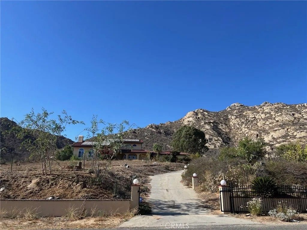 Photo of 2005 Mt Vernon Ave, Riverside, CA 92507 (MLS # AR26002804)