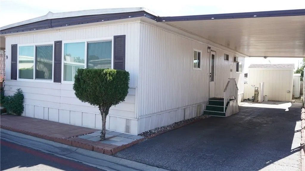 Photo of 1166 S Riverside Ave #9, Rialto, CA 92376 (MLS # CV26050105)