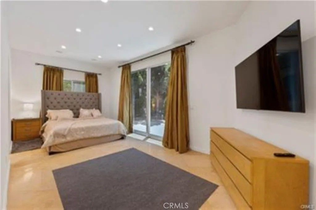 Photo of 5353 SHIRLEY Avenue, Tarzana, CA 91316 (MLS # SR26031126)