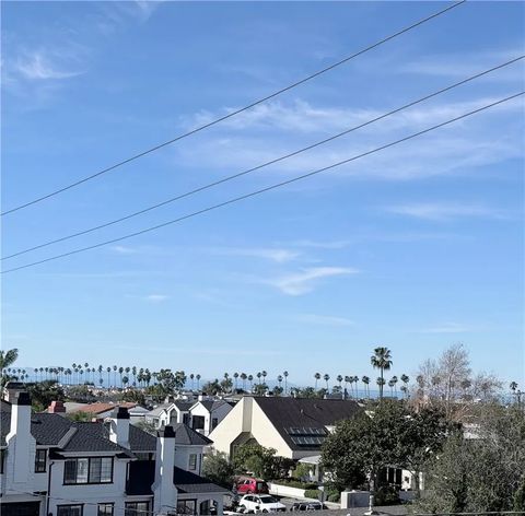 Photo of 709 Larkspur Ave #1, Corona Del Mar, CA 92625 (MLS # PW25224199)